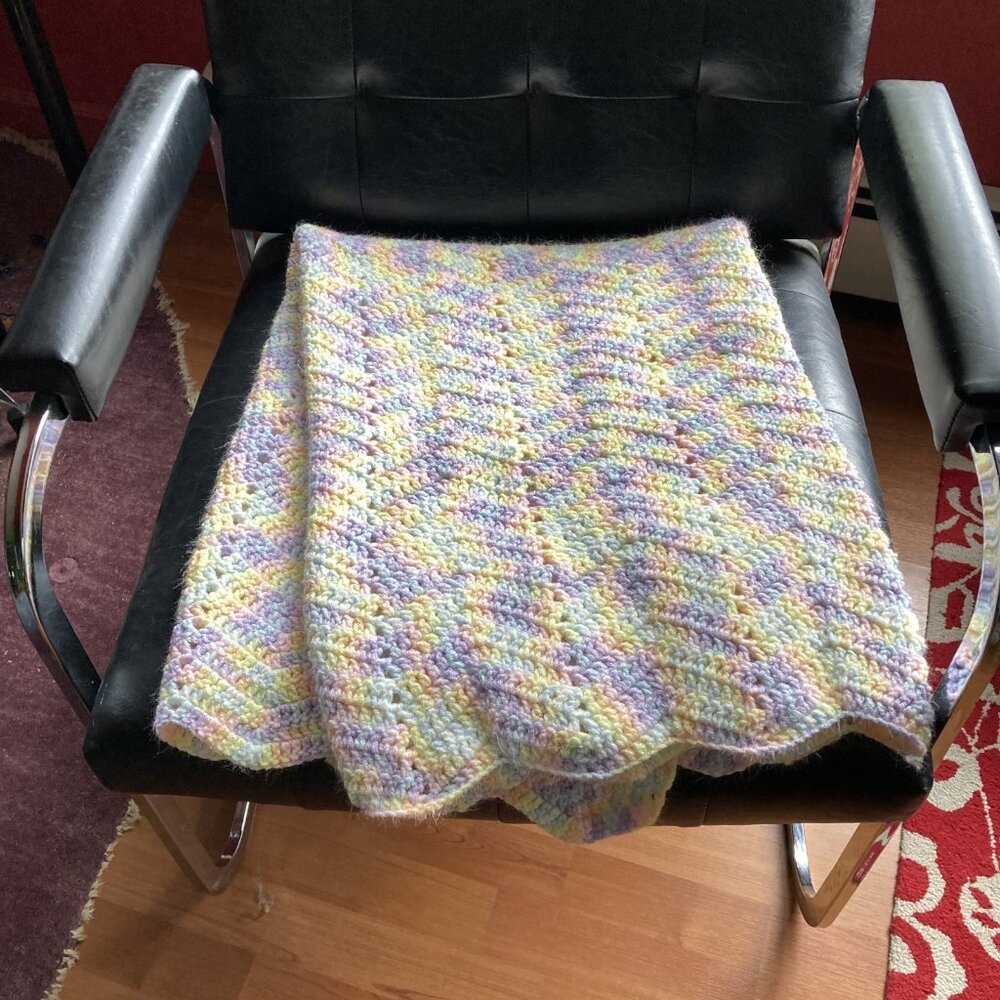 Handmade Pastel Crocheted Afghan Throw Baby Blanket Scalloped Edge Chevron‎